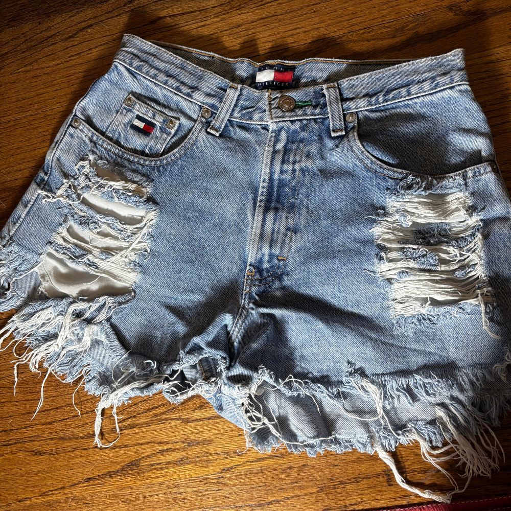 Tommy‎ Hilfiger Vintage High Waisted Distressed Denim Shorts Festival Ready